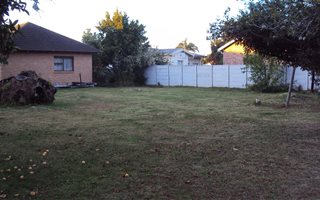893 m² Land available in George South