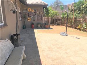 3 Bed House in Brackendowns