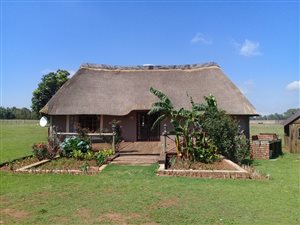 5.5 ha Farm in Zesfontein AH