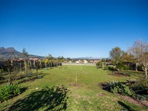 1363 m² Land available in Raithby
