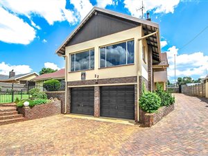 4 Bed House in Florida Glen