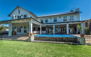 5 Bedroom House in Helderfontein Estate