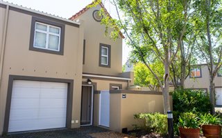 2 Bedroom House in Boschenmeer Golf Estate