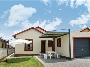 2 Bedroom House in Kosmosdal
