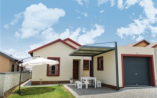 2 Bedroom House in Kosmosdal