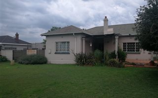 4 Bedroom House in Daggafontein