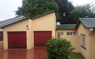 3 Bedroom House in Bromhof