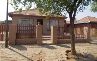 4 Bedroom House in Lotus Gardens