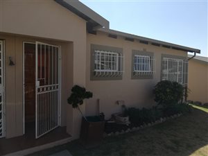 2 Bed Townhouse in Weltevreden Park