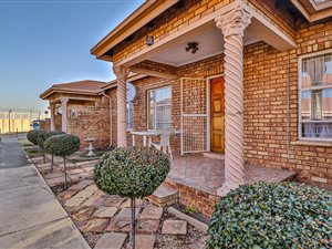 2 Bed Townhouse in Van Dyk Park