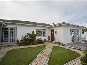 3 Bed House in Harfield Village