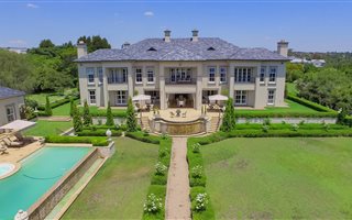 6 Bedroom House in Waterfall Equestrian Estate