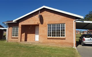 2 Bedroom Simplex in Lincoln Meade