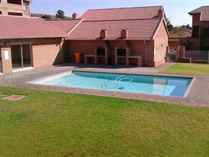 2 Bedroom Flat in Magalieskruin