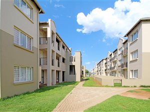 2 Bed Apartment in Klippoortje