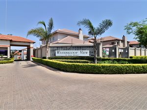 641 m² Land available in Rietvalleirand