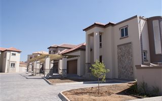 3 Bedroom House in Blue Valley Golf Estate
