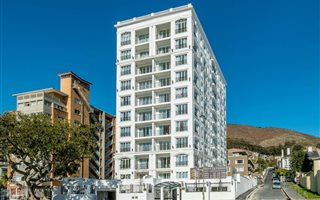 4 Bedroom Apartment in Three Anchor Bay