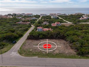703 m² Land available in St Francis Bay