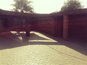 5 Bed House in Brackendowns