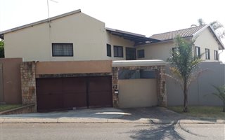 4 Bedroom House in Bromhof