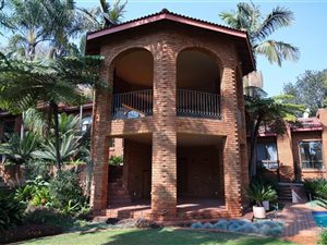 6 Bed House in Robin Hills