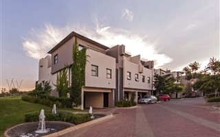 2 Bedroom Apartment in Lombardy Estate