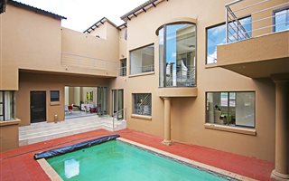 6 Bedroom House in Amandasig