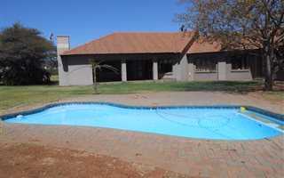 6 Bedroom House in Broadlands