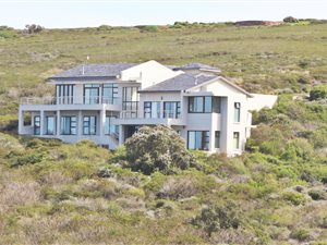 5 Bed House in Pinnacle Point Golf Estate