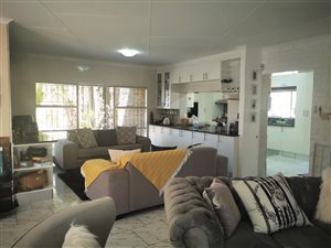 4 Bed House in Noordheuwel
