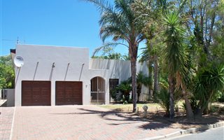 3 Bedroom House in Van Riebeeck Park