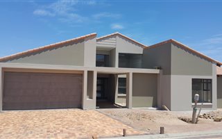 4 Bedroom House in Langebaan Country Estate
