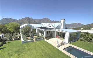 4 Bedroom House in Hout Bay and surrounds