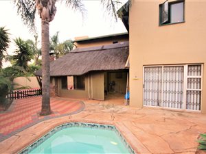 3 Bed Duet in Pierre van Ryneveld