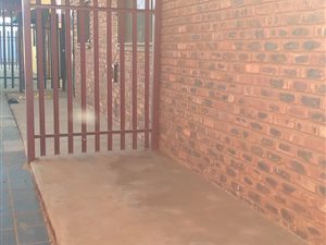 100 m² Office Space in Sebokeng Zone 10