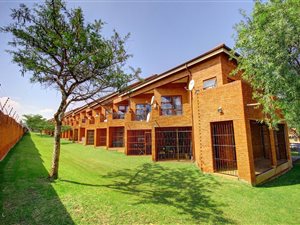 1 Bed Apartment in Honeydew Manor