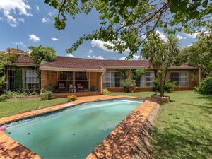 4 Bed House in Edelweiss
