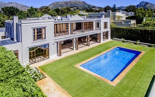 4 Bedroom House in Constantia Upper