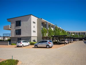 2 Bed Apartment in Somerset Lakes