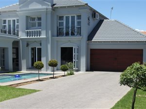 3 Bed House in Honeydew Manor