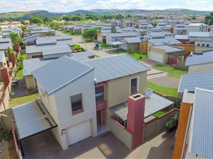 3 Bed House in Waterval East