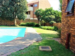 2 Bed Apartment in Zwartkop