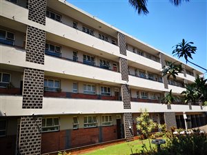 2.5 Bed Apartment in Sea View