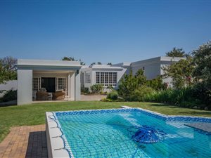 1.1 ha Farm in Sir Lowrys Pass
