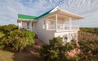 4 Bedroom House in Kenton-on-Sea