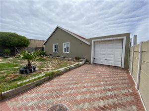 3 Bed House in Strandfontein