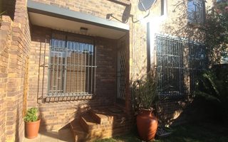 3 Bedroom Duplex in Maroelana