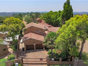 6 Bedroom House in Zwartkop