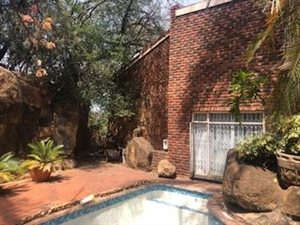 4 Bed House in Roosheuwel
